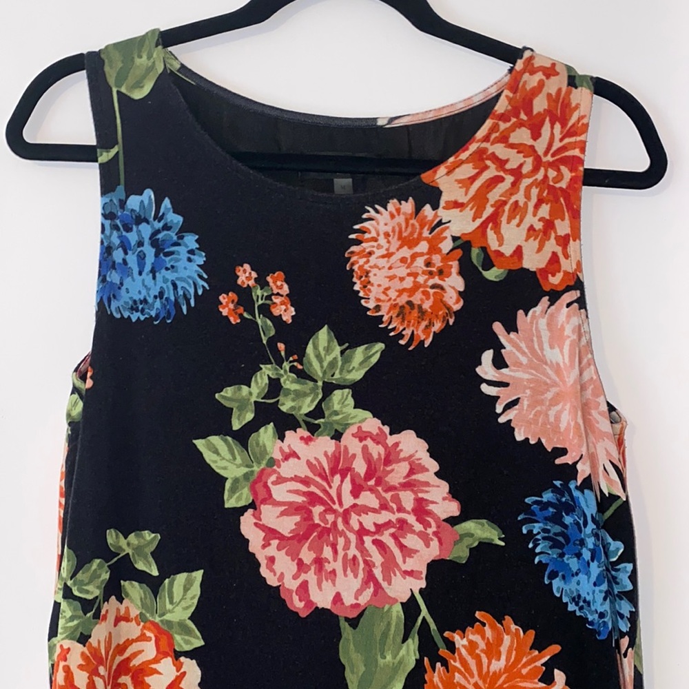 cotton/polyester top with flower designs